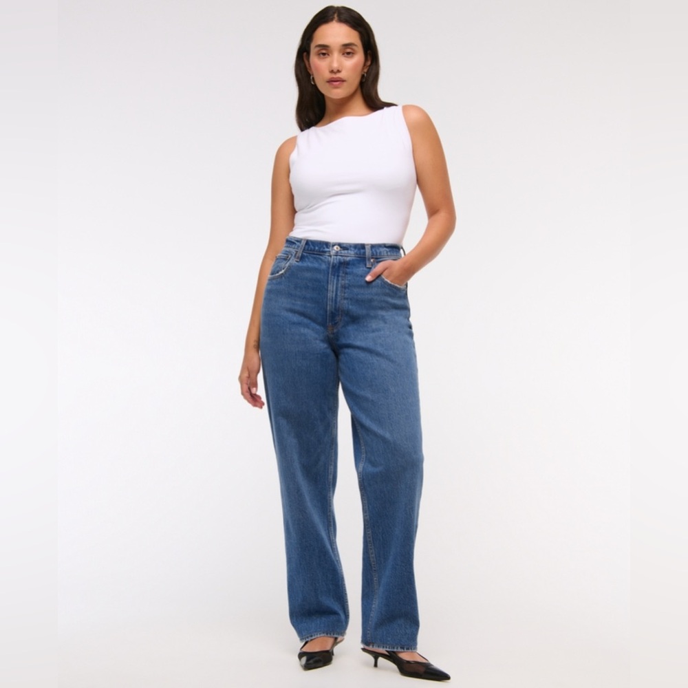 Abercrombie - Curve Love Ultra High Rise 90s Straight Jean